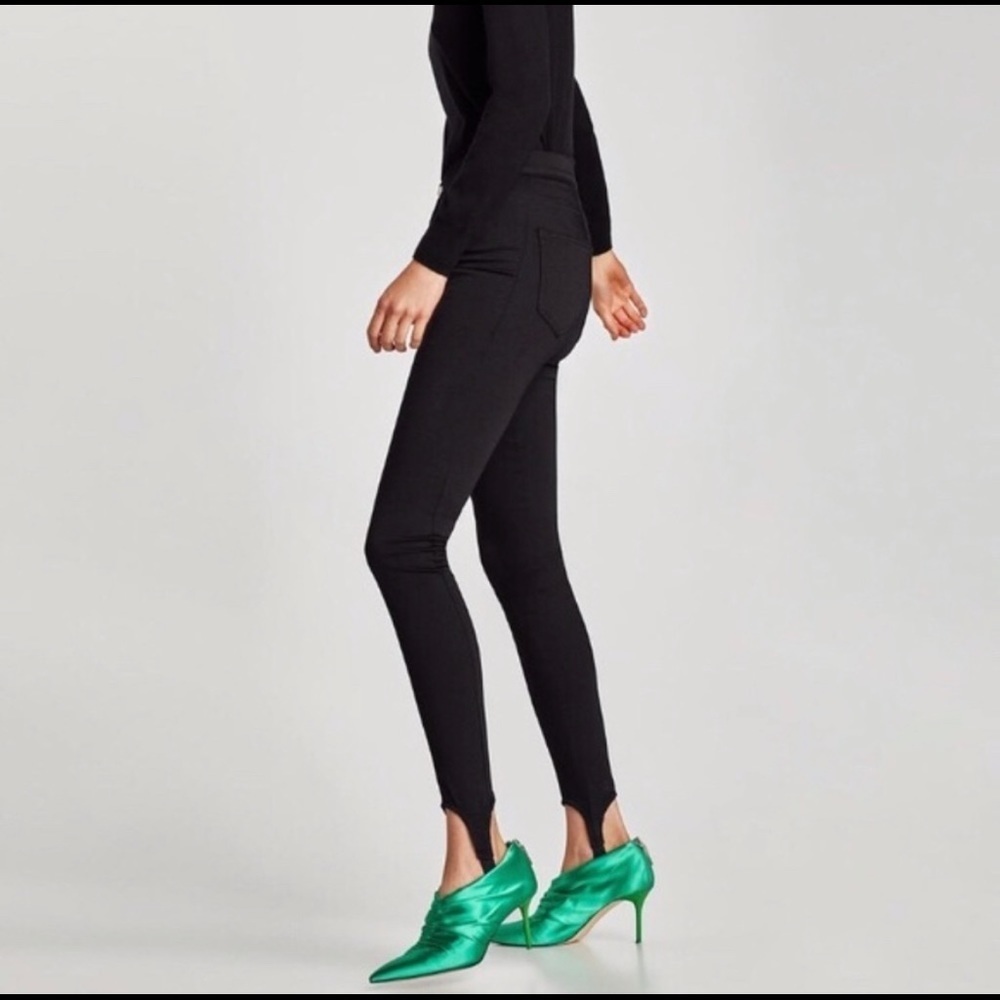 🟢 2/$20 Zara Black Stirrup Stretch Jeans